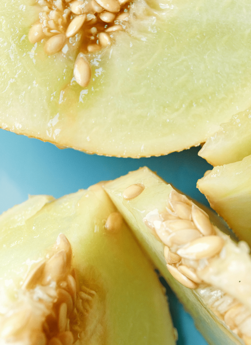 koštice dinje narezana žuta dinja