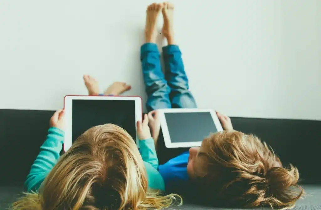 djeca pred ekranima odgoj bez ekrana ja bolji građanin striček duško mobitel tablet roblox