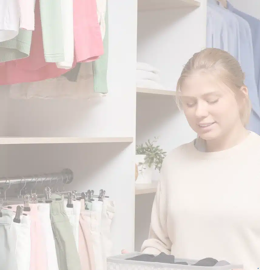 održivi ormar 5 praktičnih savjeta odjeća u ormaru walk in ormar žena u ormaru