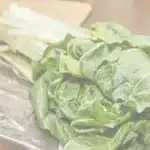 recepti s blitvom zelena svježa blitva na stolu