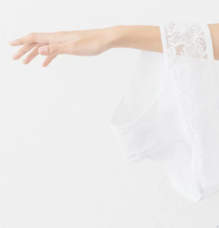 menstrualne gaćice gaćice s čipkom na ruci bijele gaćice menstruacija ja bolji građanin