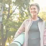 kako ukloniti smrad iz sportske odjeće aktivno donje rublje žena vježba yoga mat
